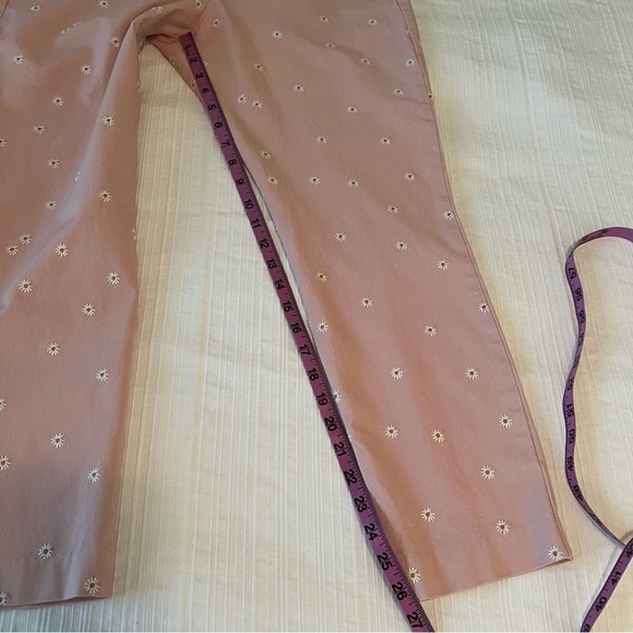2/$30 Old Navy Pink Chinos Pixie High Rise Daisy Embroidered Slim Fit Cropped - Picture 11 of 12